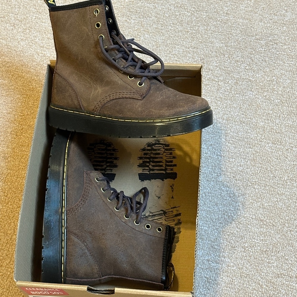 NEW Doc Martens Brown Leather Boots W6 M5 AirWair Docs Womens shoes NWT in box - Picture 2 of 16